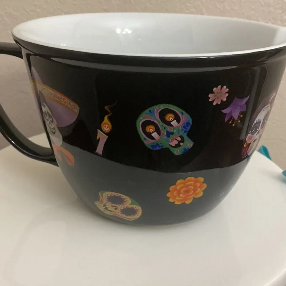 💙❤️ DISNEY/ PIXAR COCO FAMILIA CERAMIC Mixing Bowl NEW!!!